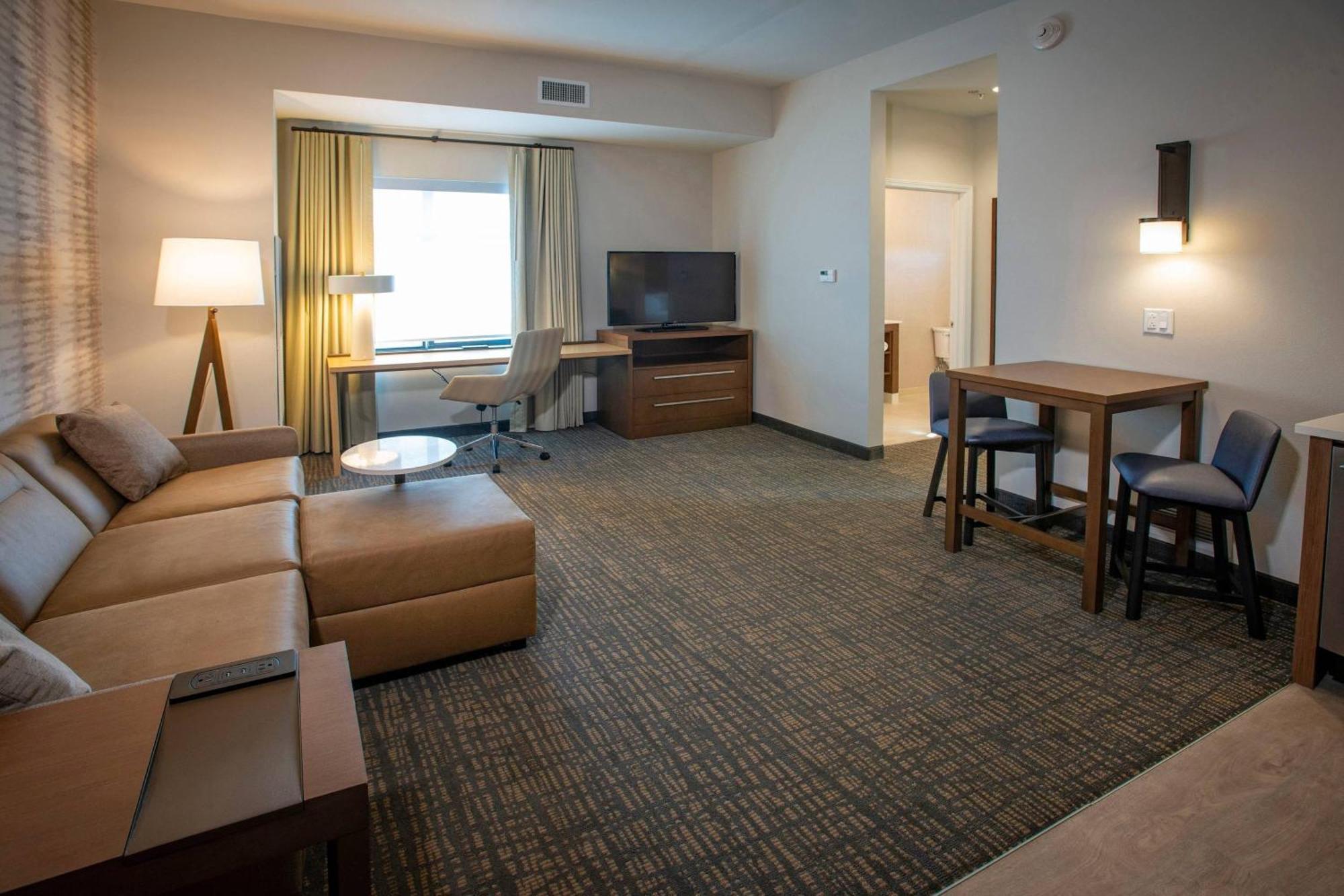 By Marriott Airport/medical Center Hotel Pensacola