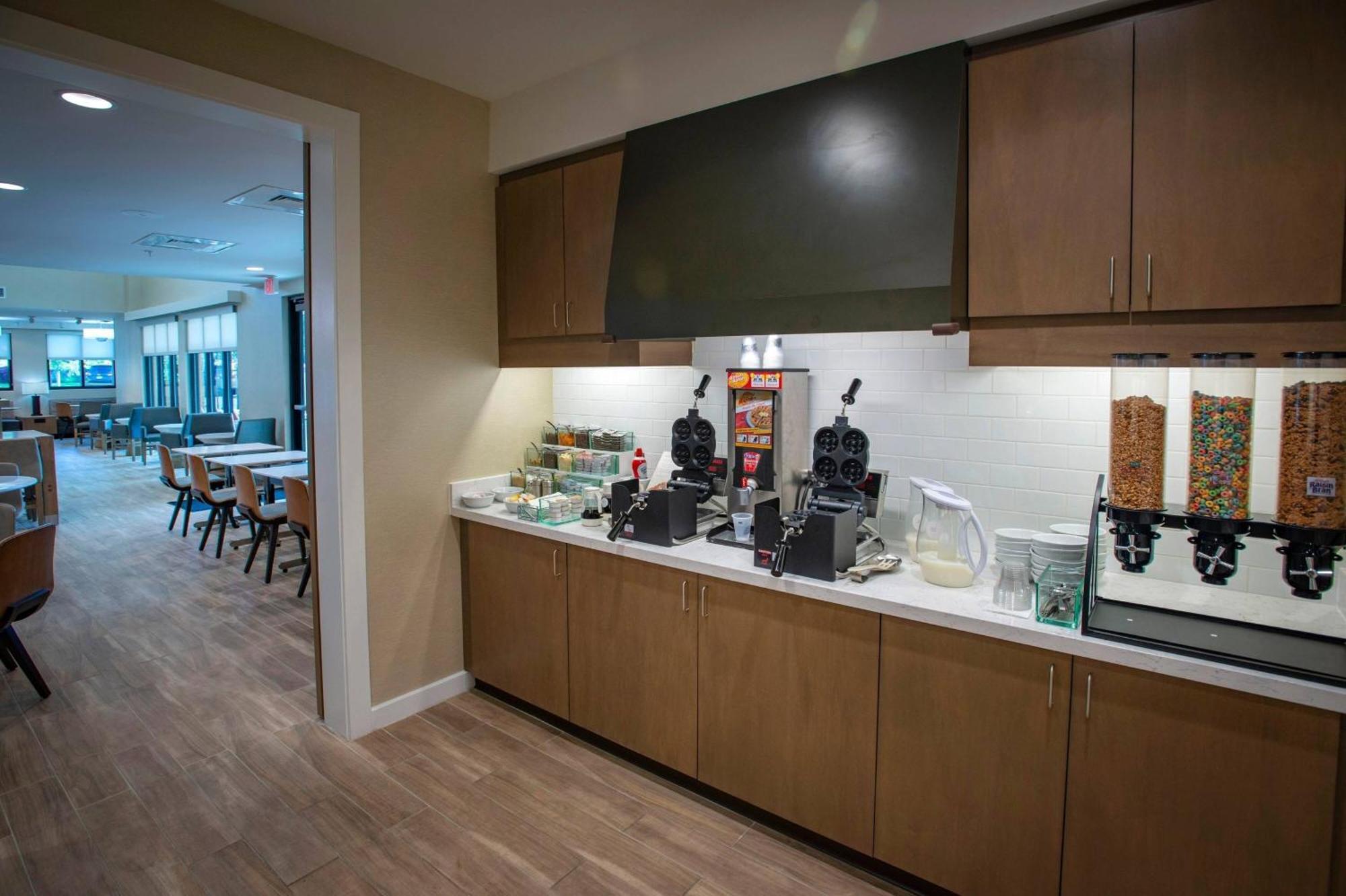 Hotel By Marriott Airport/medical Center 3*