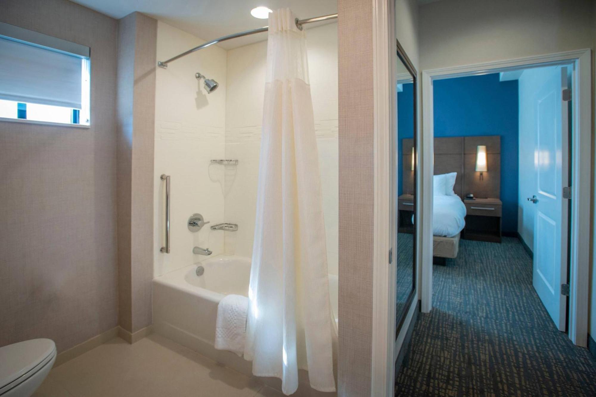 Hotel By Marriott Airport/medical Center