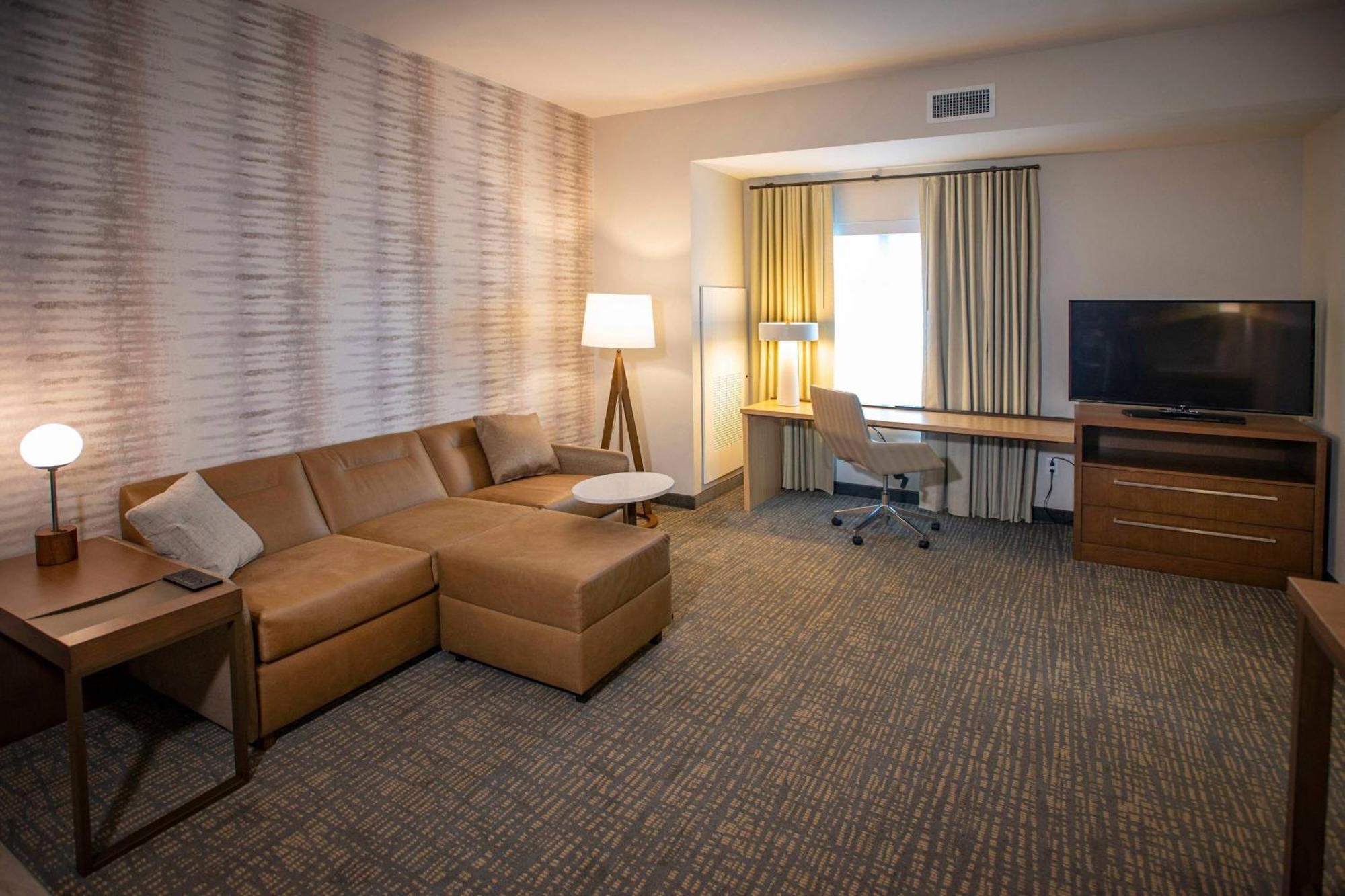 By Marriott Airport/medical Center Hotel 3*