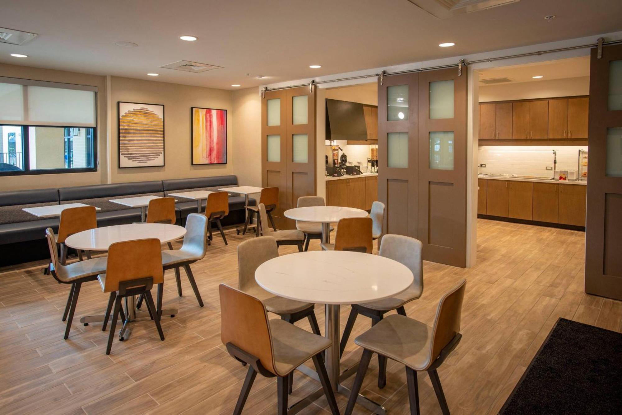 Hotel By Marriott Airport/medical Center